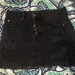 BLACK DISTRESSED JEAN SKIRT